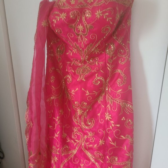 Dress - Picture 5 of 5